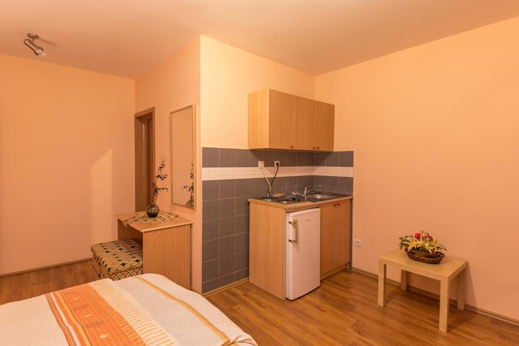 Apartments Bokan Cetinje Bilik gambar