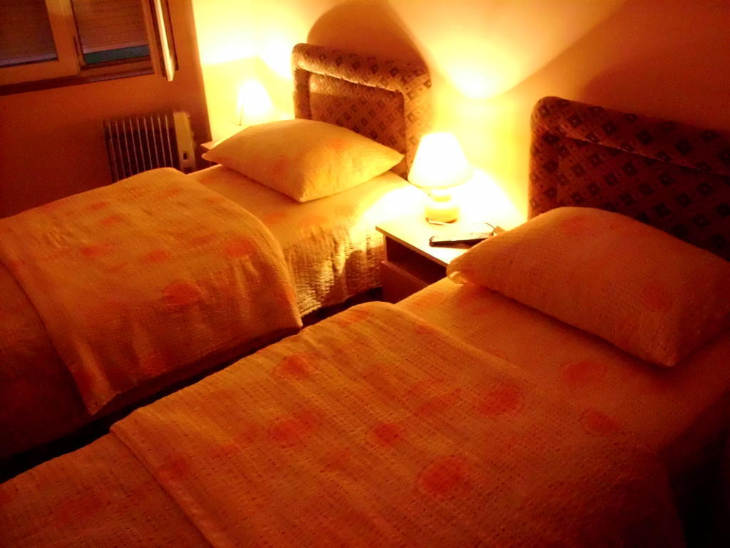 Apartments Bokan Cetinje Bilik gambar