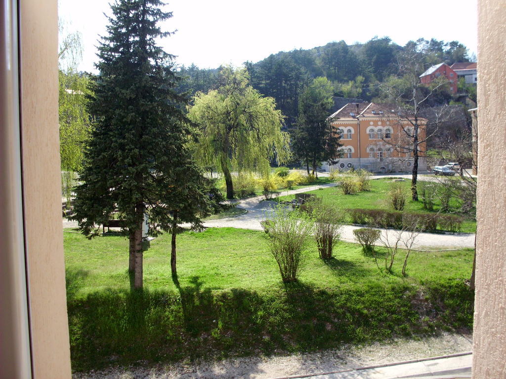Apartments Bokan Cetinje Bilik gambar